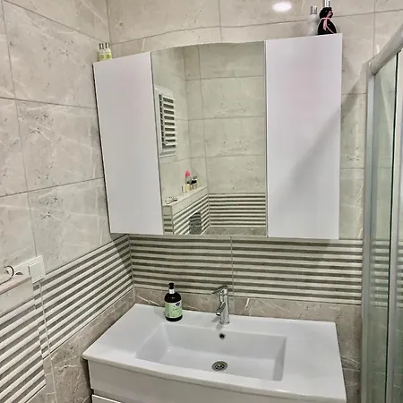 Apartment Sisli Meydanda 2+1 Asansorlu Luks Guvenlikli Daire Istanbul