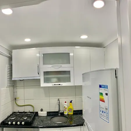 Apartment Sisli Meydanda 2+1 Asansorlu Luks Guvenlikli Daire