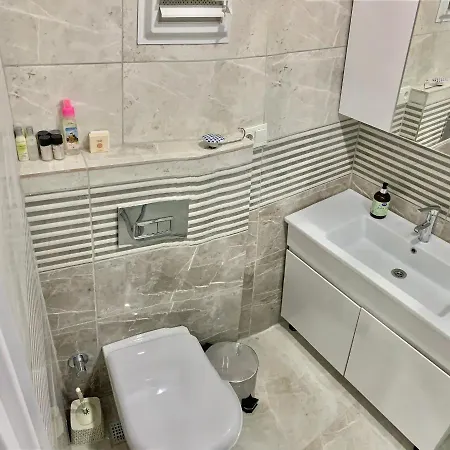 Sisli Meydanda 2+1 Asansorlu Luks Guvenlikli Daire