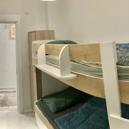Sisli Meydanda 2+1 Asansorlu Luks Guvenlikli Daire * Istanbul