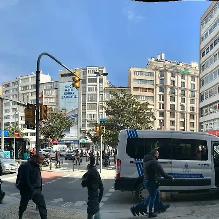 Sisli Meydanda 2+1 Asansorlu Luks Guvenlikli Daire Apartment Istanbul